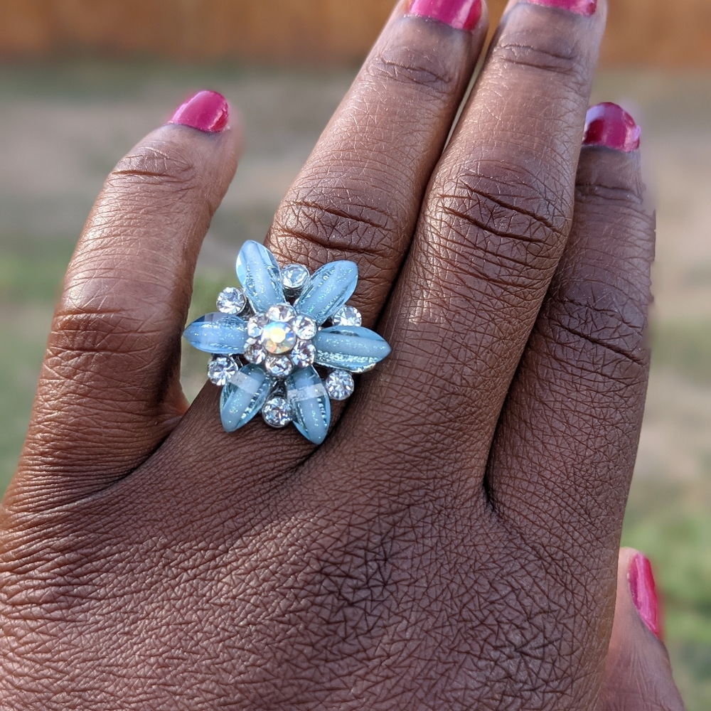 3 for $30 NWOT Ring - Blue Fan Style